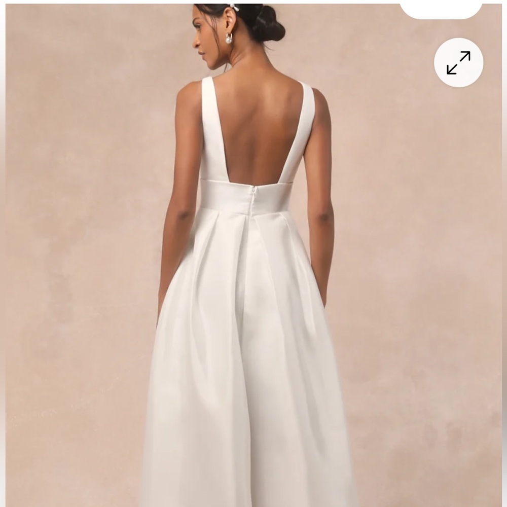 Lulus Manju Elegant sleeveless ivory Wedding Gown Size Medium - Picture 4 of 16